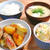 めんつゆで新じゃがの照り焼きとマカロニサラダ定食