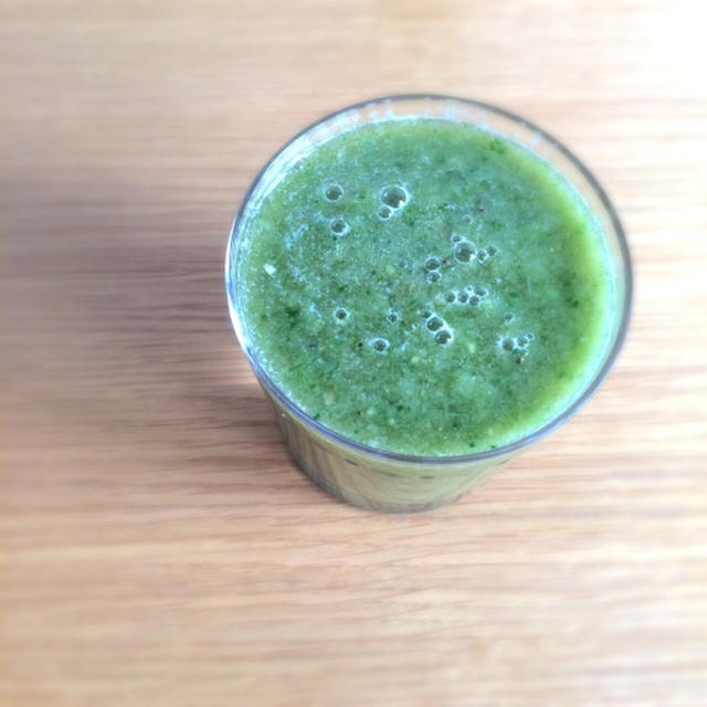 GREEN SMOOTHIE

小松菜 1株
ゴーヤのわた 1本分
スイカ 1カップくらい
キウイ 1/2個
お湯...