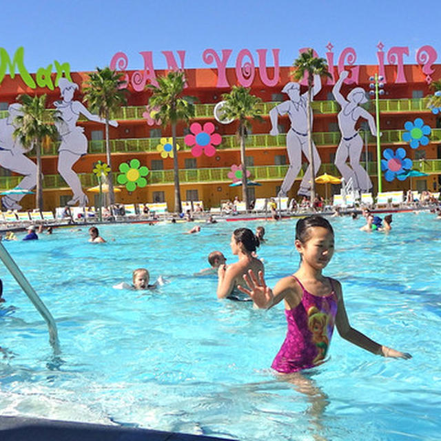 2012　フロリダ＆NY　ホテルのプールで
