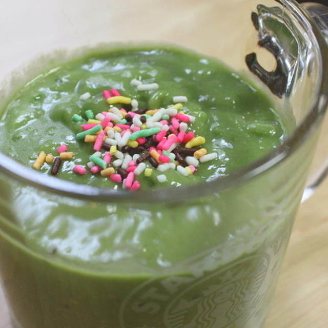 アボカド＆キウイのグリーンスムージー　Avocado smoothie