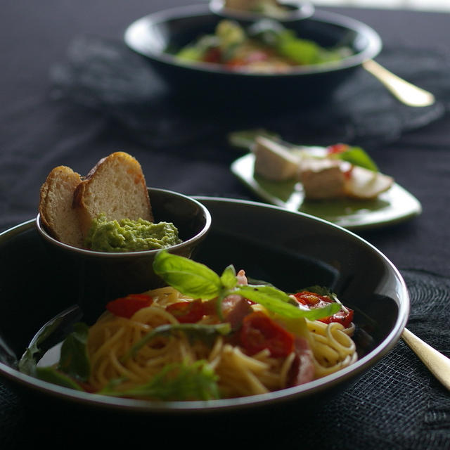 自家製セミドライトマトパスタとアボカドディップ