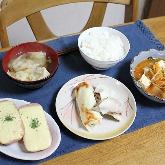 北京ダック風春巻きとキムチ豆腐の炒め煮とスパムチーズトーストでうちごはん（レシピ付）