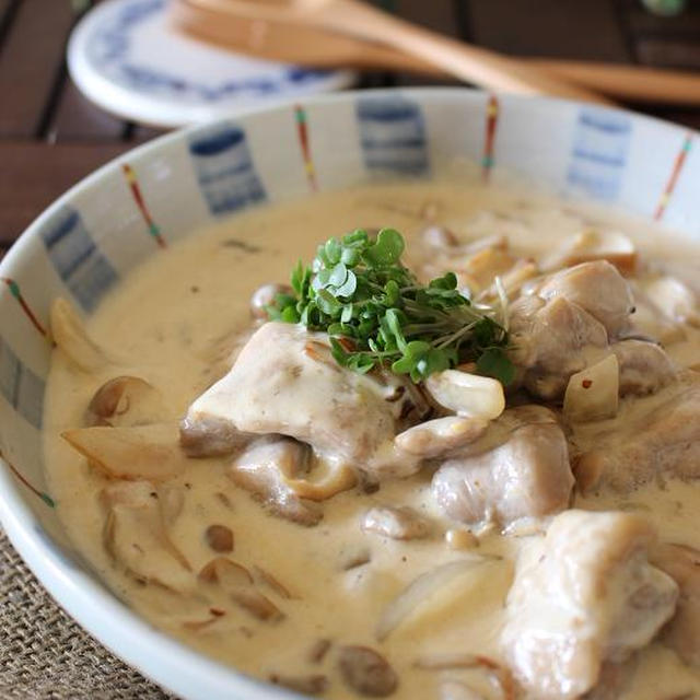 鶏肉ときのこのマスタードクリームソース煮