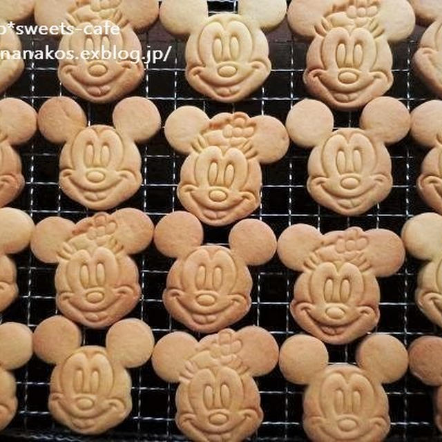 ミッキーミニーの型抜きクッキー サクランボの木 By Nanakoさん レシピブログ 料理ブログのレシピ満載