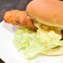 マグロのあらで♪はみ出るフィッシュバーガー