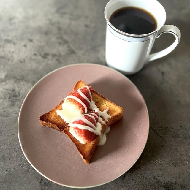 【背徳的朝ごはんレシピ】簡単で意外に盲点だった美味「いちごミルクトースト」