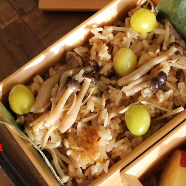 【お弁当】簡単で大人気！！♪きのこと銀杏の炊き込みご飯＆可愛いおにぎりつくね弁当