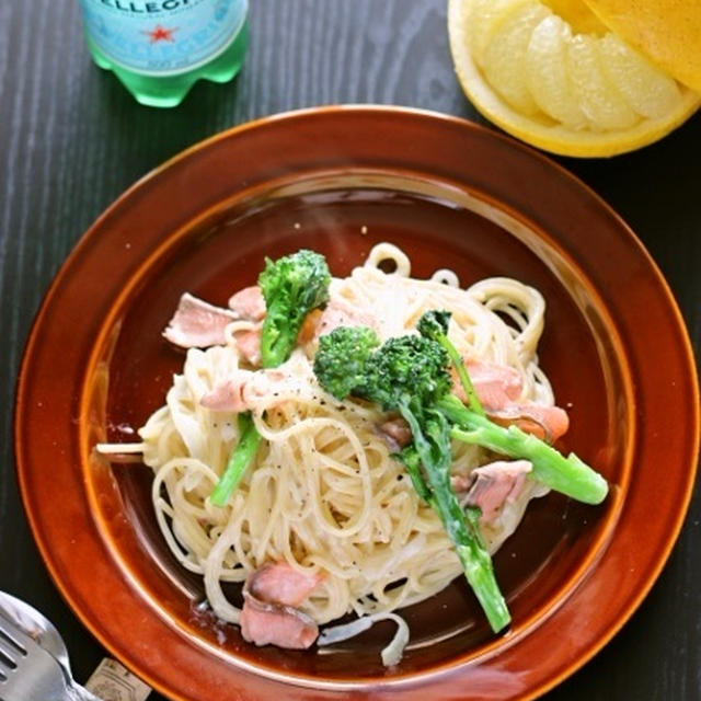 スモークサーモンとスティックセニョールのクリームパスタ