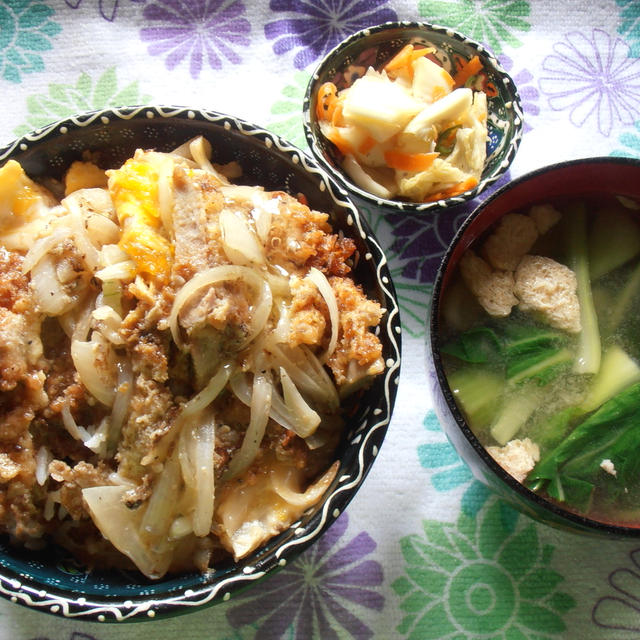 テレワーク中のランチ　かつ丼