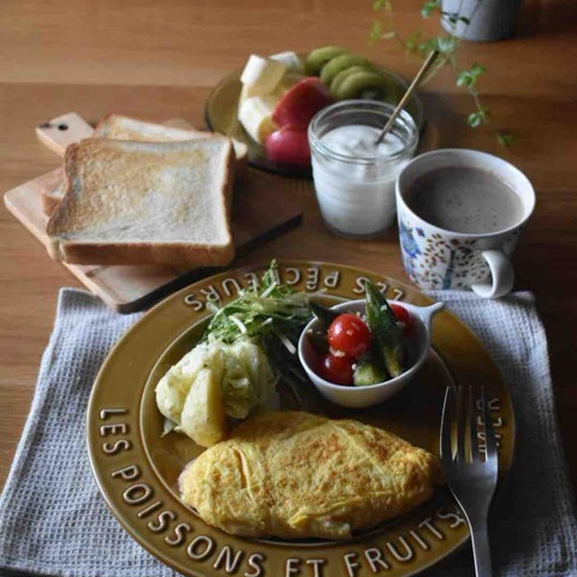 たらこチーズオムレツ朝ごはん。