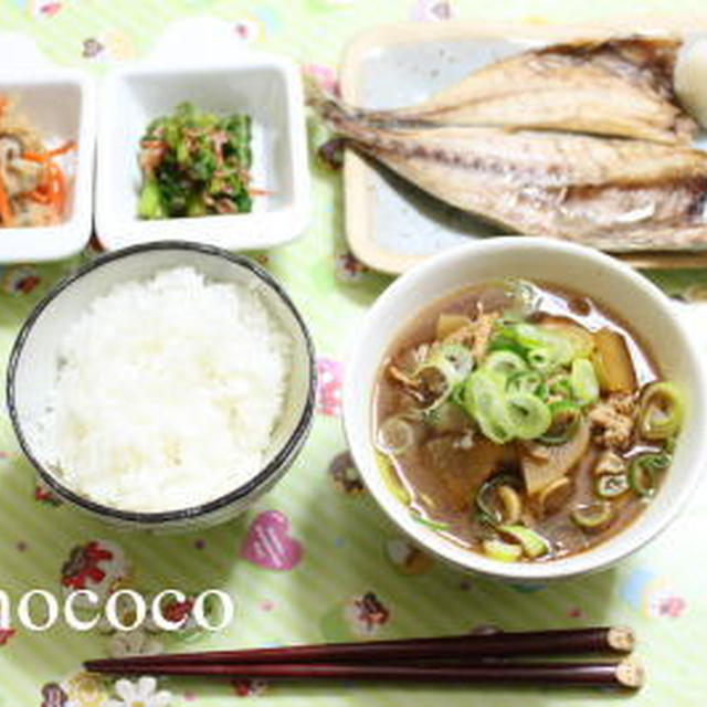 鯵の干物と煮物　豚汁うどんの晩ご飯