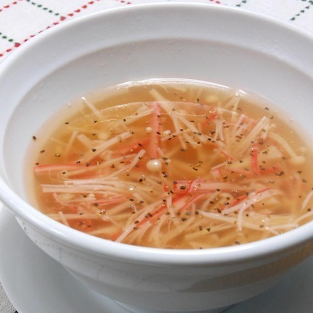 超簡単5分でアツアツ！和洋どちらも合う〜えのきとカニかまのピリ辛とろみスープ。