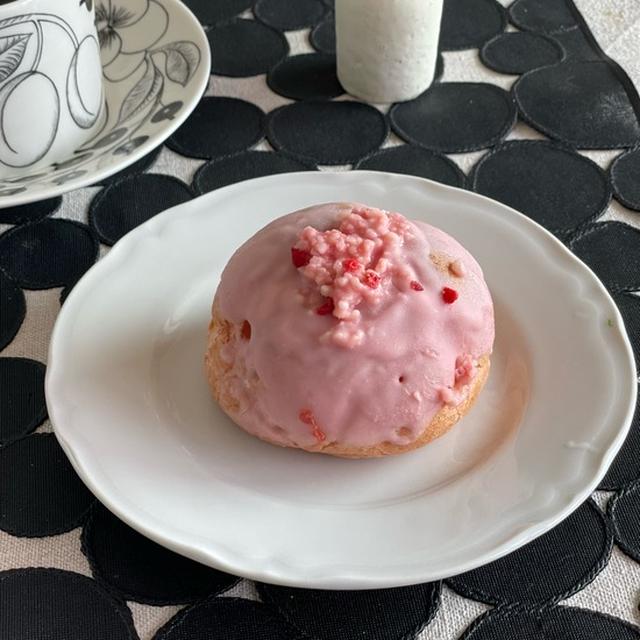 【ローソン】Uchi Café 栃木とちおとめ苺の生カスタードシュークリーム