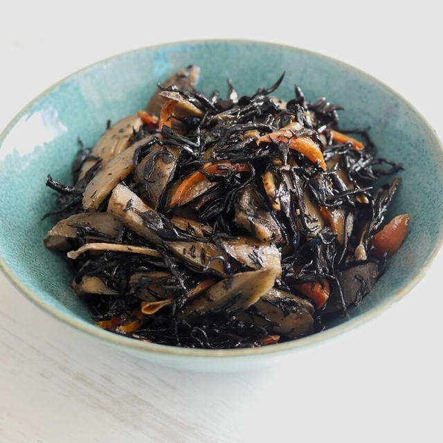 我が家の常備菜「ごぼうとにんじんのひじき煮」｜高校で授業→神田明神→エチオピア→ギターショップ