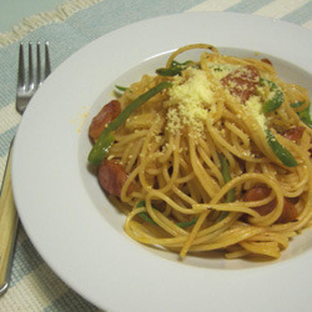 ウインナーとピーマンのピザソースパスタ