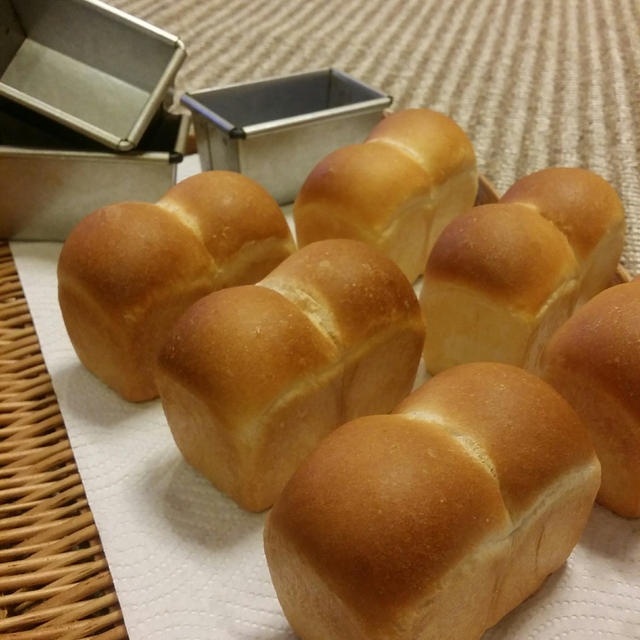 チビ食パンと普通の食パン