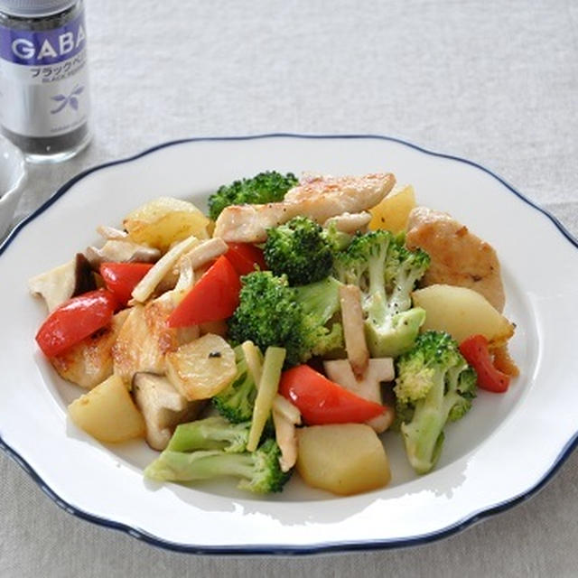 晩ごはんにもオススメ【簡単！チキンと野菜のムニエル】
