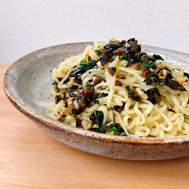 ブラックオリーブと高菜のタレで作る混ぜ麺