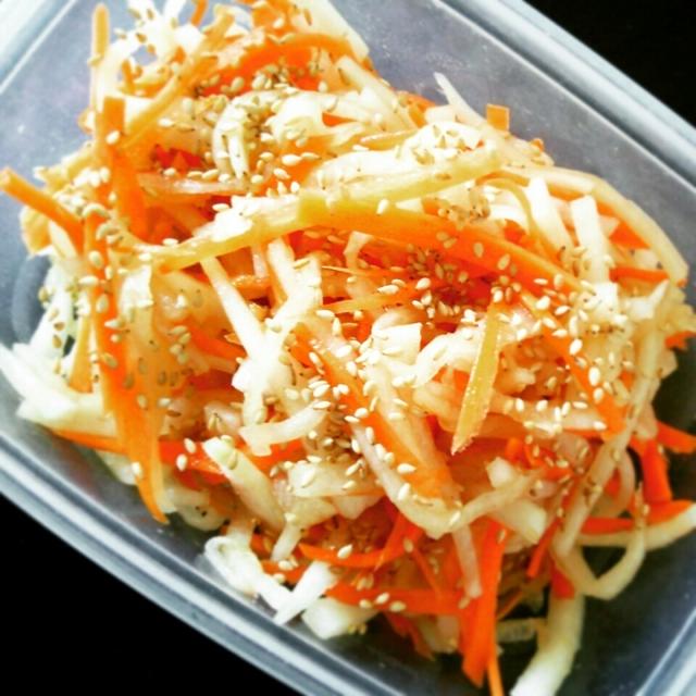 大根と人参の和え物