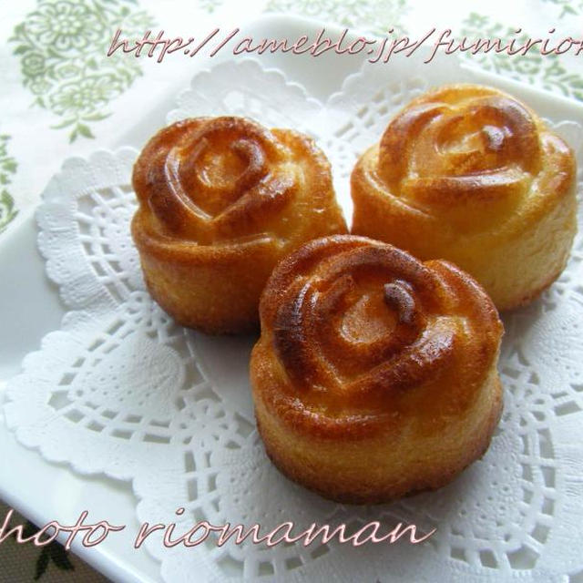 ●バラのかたちのプチケーキ●