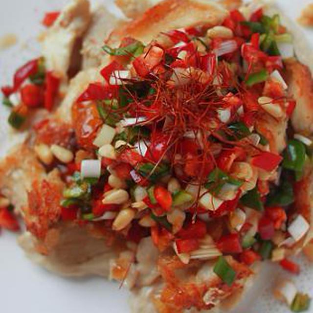 ハウスのっけてジュレ <ぽん酢>で鶏胸肉のカラフル中華風ジュレぽん酢ソースがけ。