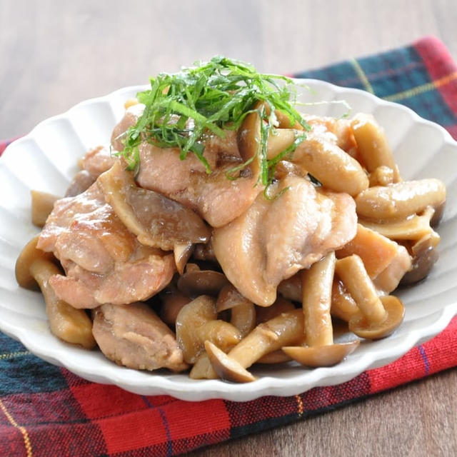 【作り置きレシピ】甘辛味が新米にぴったり！「鶏肉としめじの甘辛炒め」