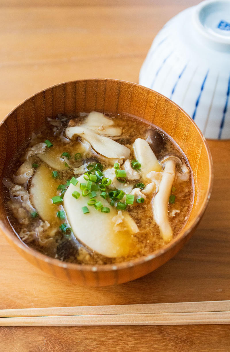 【レシピ】寒い日は、お味噌汁でほっこり＾＾『里芋ときのこの豚汁』