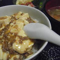 麻婆丼　中華スープ　ポテサラ　えのきとツナの炒め物　大豆のきんぴら　/　三重青海波その２