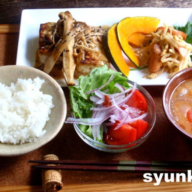 ご飯に合う！豆腐ステーキきのこソースがけ定食