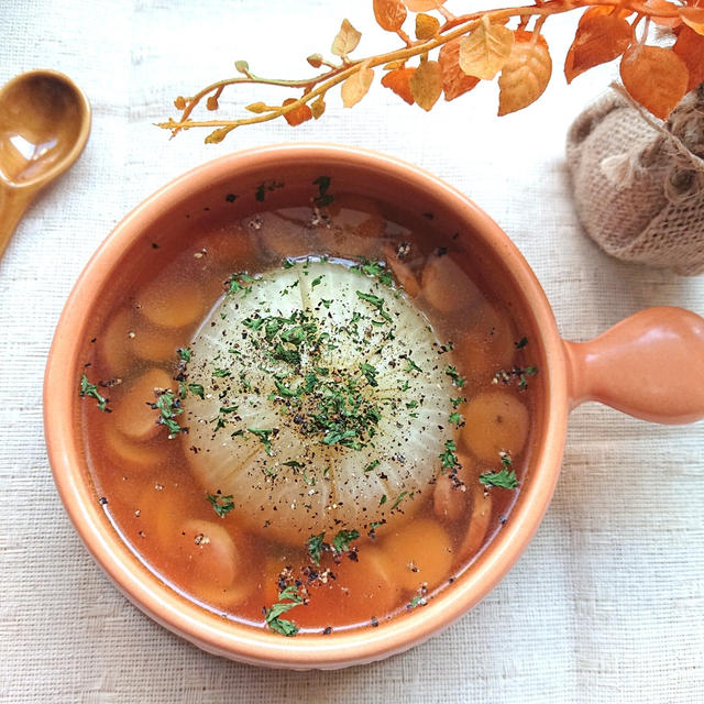 レンジで簡単具だくさんのまるごと玉ねぎスープ（かぼちゃ、エリンギ、ウインナー）