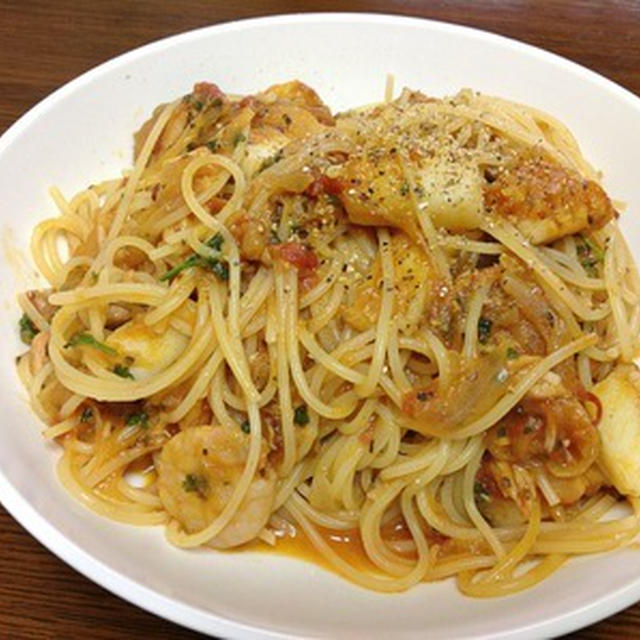 お昼は久しぶりに「シーフードトマトスパゲティ」