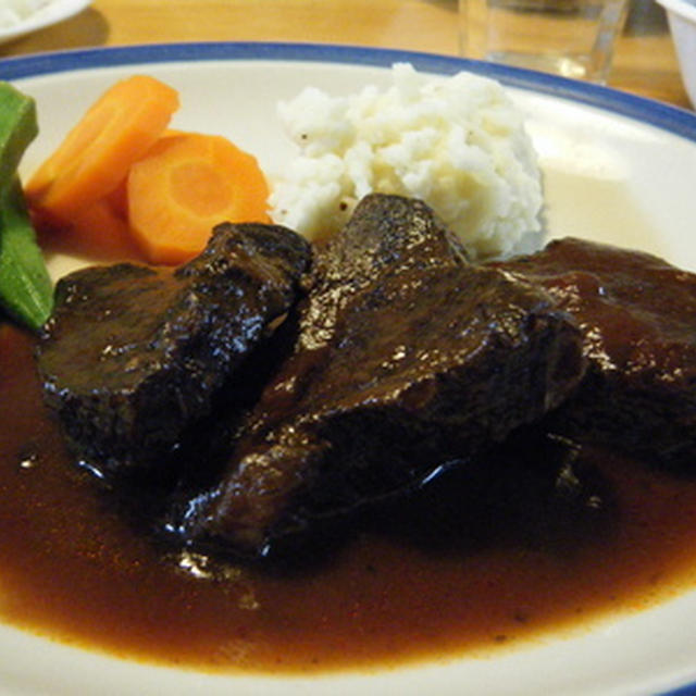 牛すね肉の赤ワイン煮