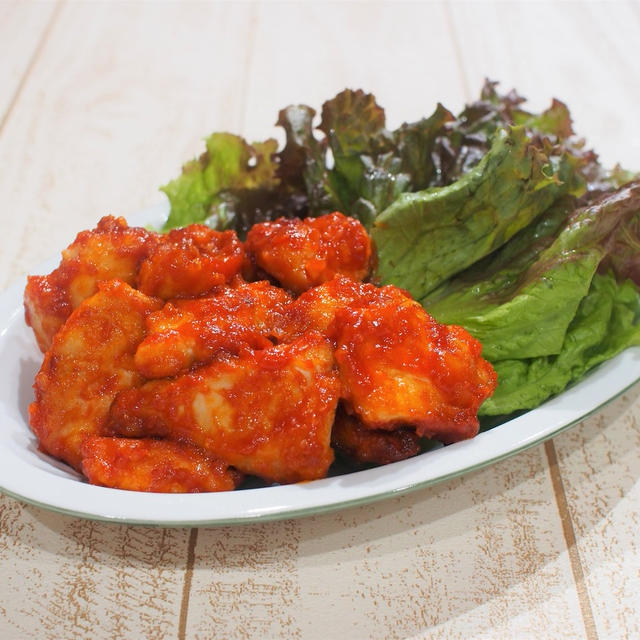 ヤンニョムチキンと野菜たっぷり韓国風おかず