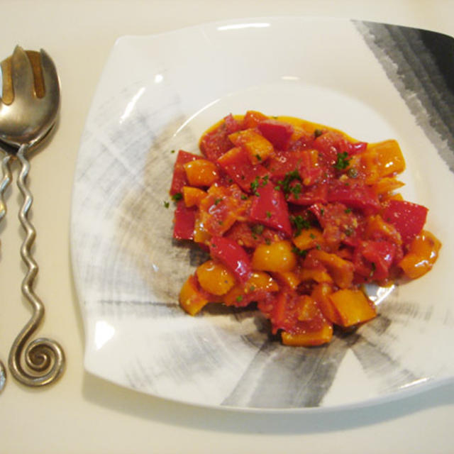 Weekendはさっぱりイタリアン　　赤・黄ピーマンのトマトソース煮