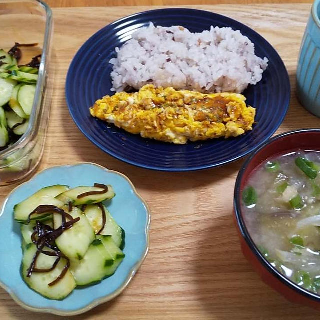 鶏ひき肉オムレツとなすの味噌汁