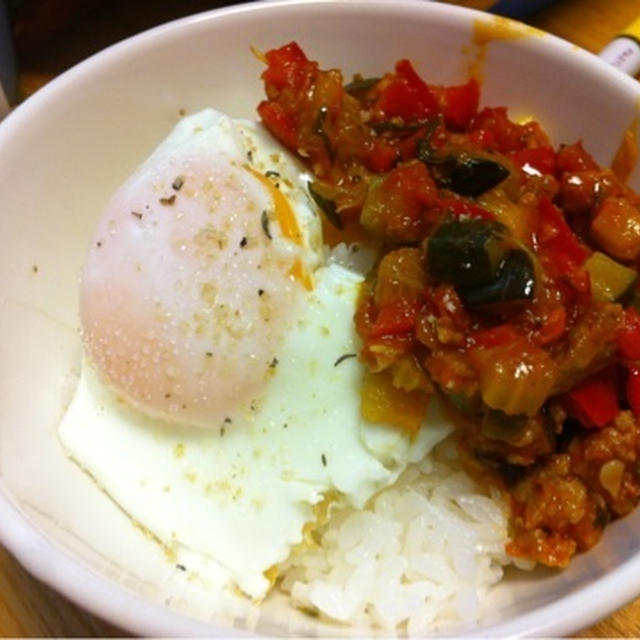 まかない サルシッチャトマトソース丼