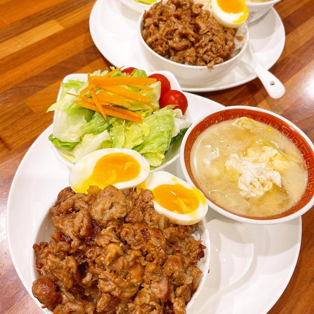 晩御飯は台湾ルーロ飯です！！