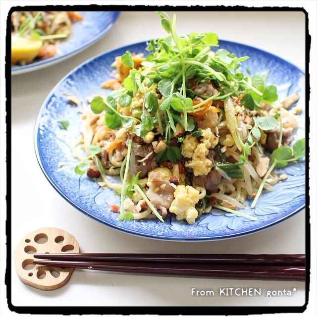 残り野菜と中華麺で作る、タイの味★パッタイ風焼きそば♬