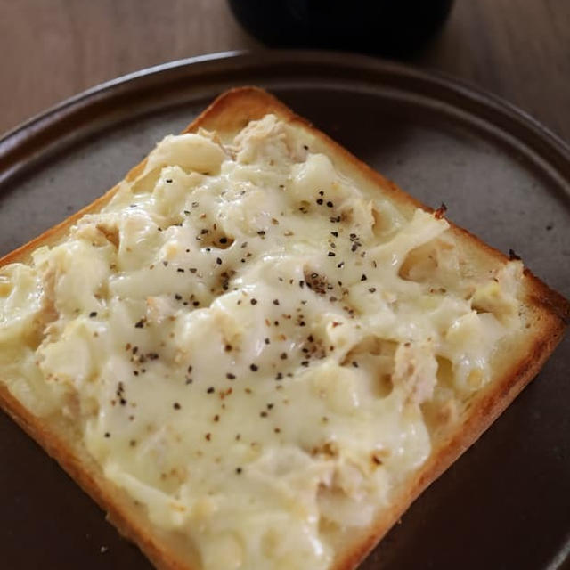 【朝ごはん】残ったおかずがめちゃウマになるトースト｜毎朝の日課｜秋がきた朝