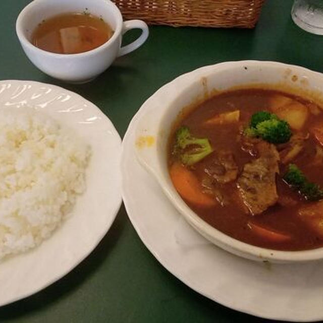 ペペルモコで煮込みビーフシチュー（京成大久保）。
