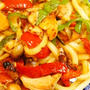 醤油麹で旨味倍増、秋鮭と彩り野菜の焦がし醤油焼き饂飩で手酌酒