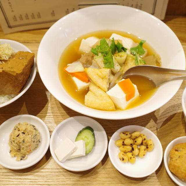 【恵比寿】昼は豆腐定食、夜は豆腐酒場。豆腐好きにはたまらない「豆腐食堂」