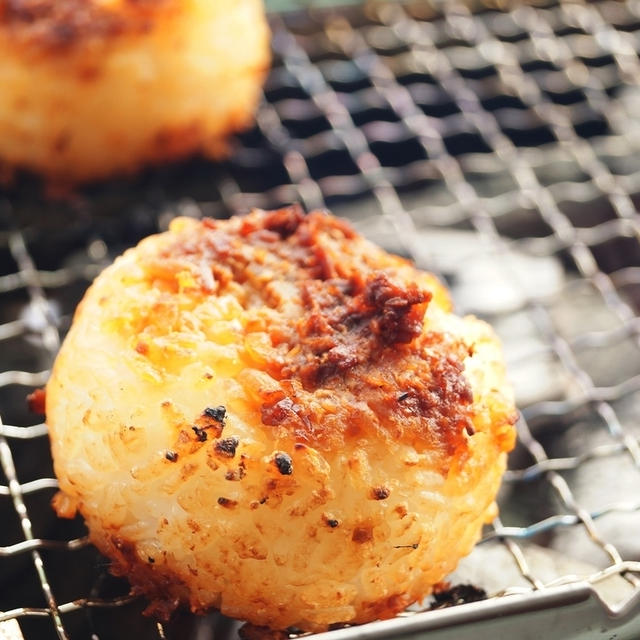 崩れてしまった味噌焼きおにぎり