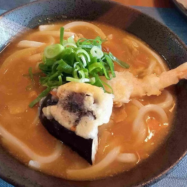 生クリームとピーナツバターで濃厚・クリーミーな「カレーうどん」　レシピ88