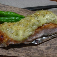 生にんにく香る　鮭のピリ辛マヨ焼き