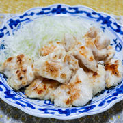 ガーリック風味が美味しい「鶏ささ身肉の塩タレチキン」