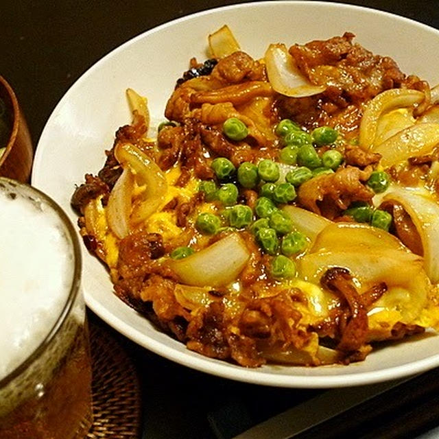 ドミグラスソースのオムレツ風 豚みそ炒め卵とじ丼