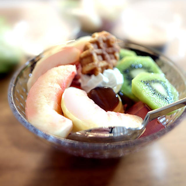 桃のあんみつとタイカレー