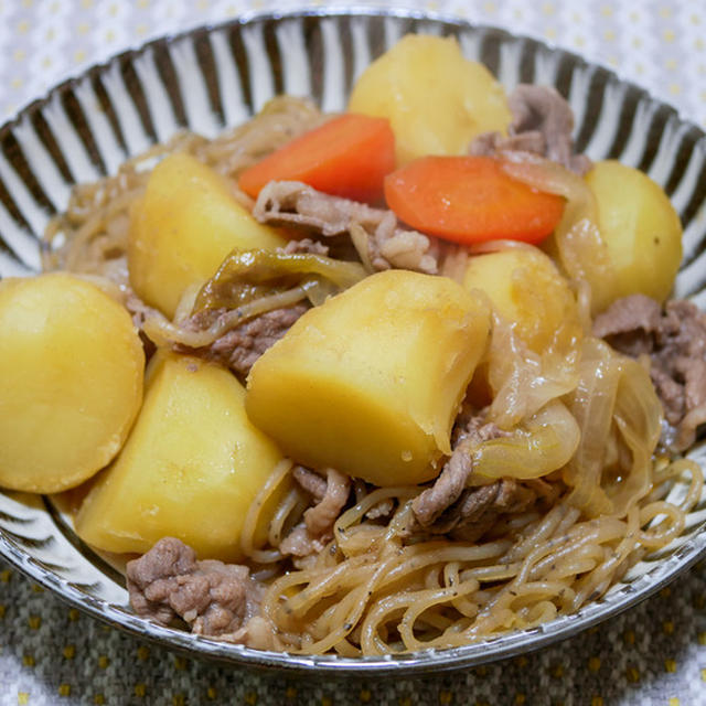 基本に戻って砂糖と醤油で「肉じゃが」&「妻の実家に行ったのでお昼はラーメン」