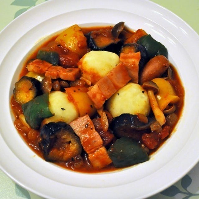 夏野菜とブロックベーコンのトマト煮
